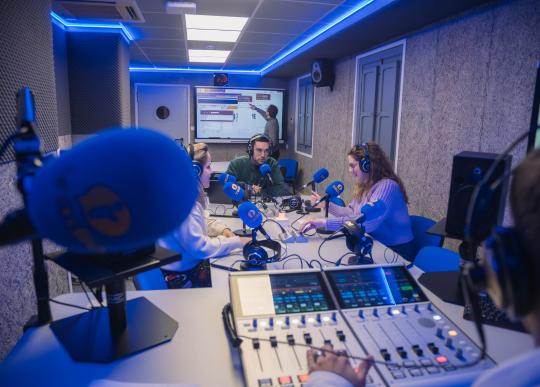 ucam-landing-tab-vertical-comunicacion-audiovisual-instalaciones