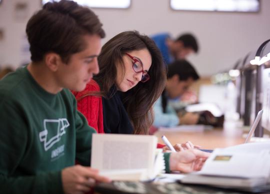 Estudiantes Biblioteca UCAM