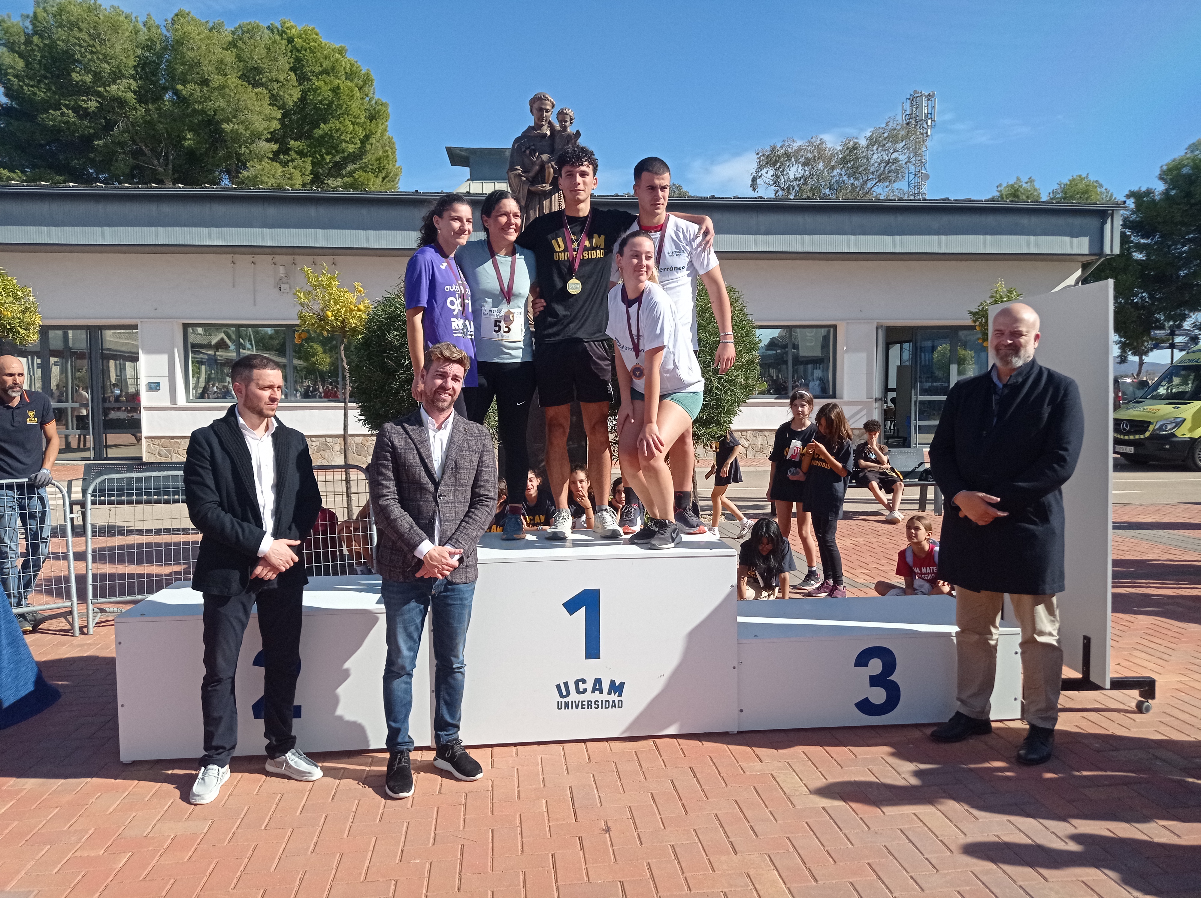 Entrega de trofeos y medallas en la Plaza de Armas del Campus de UCAM Cartagena