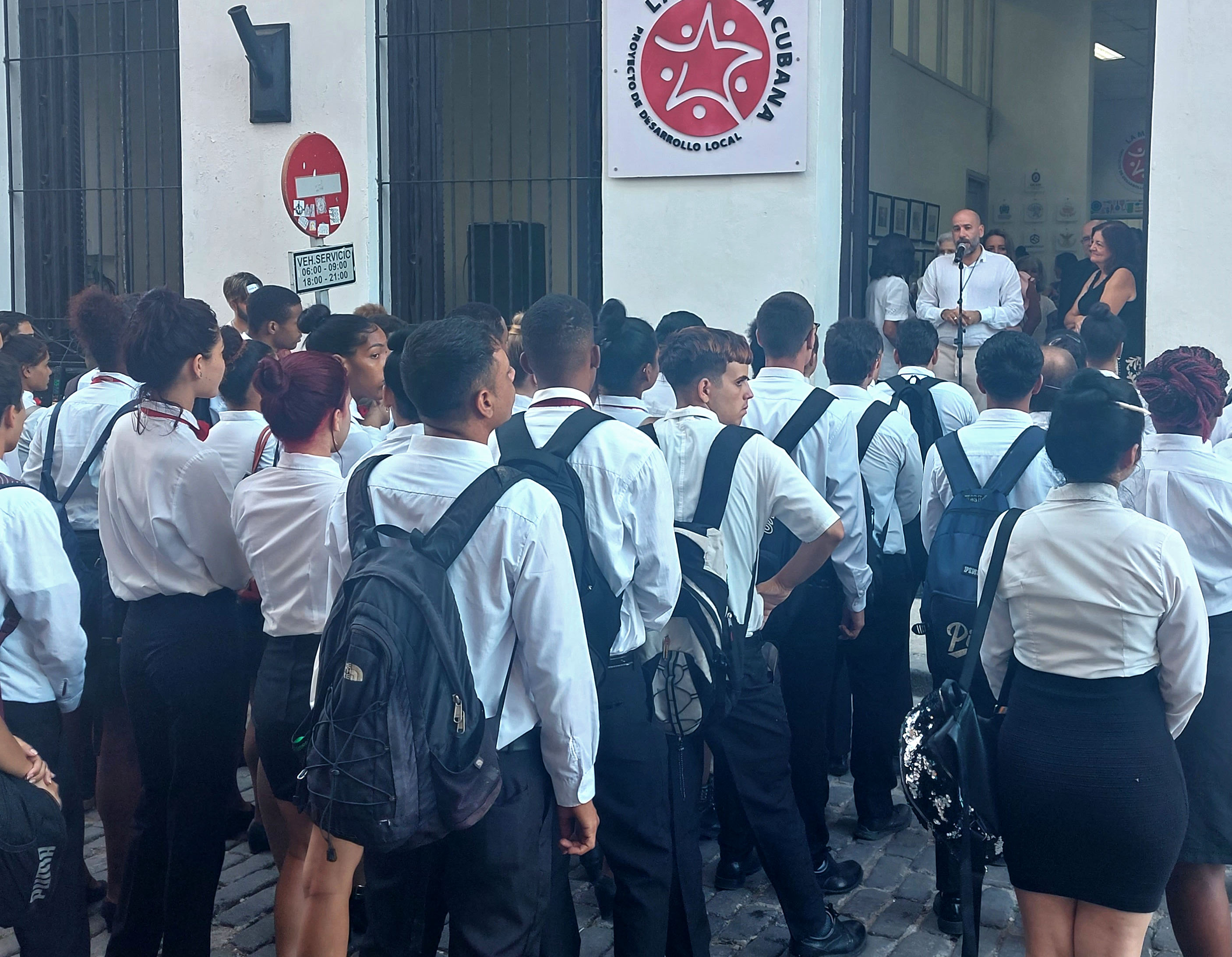 Instante de la acogida a los nuevos alumnos del proyecto ‘La Moneda Cubana: Programa de Entrenamiento para Jóvenes’.