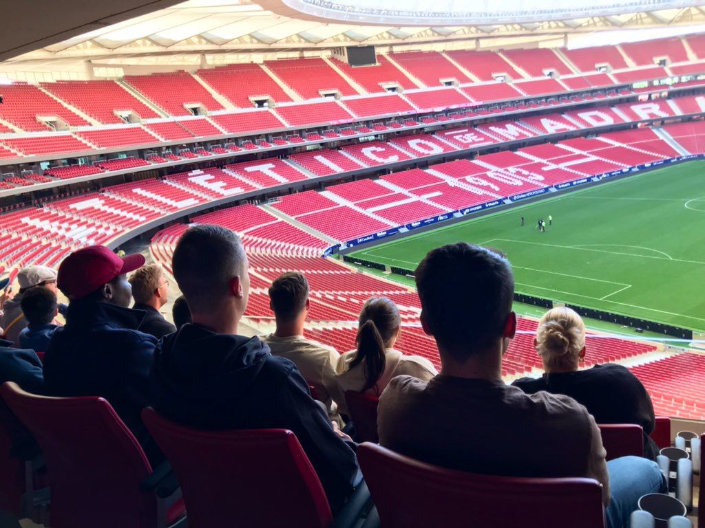 Alumnos en el estadio Civitas-Metropolitano