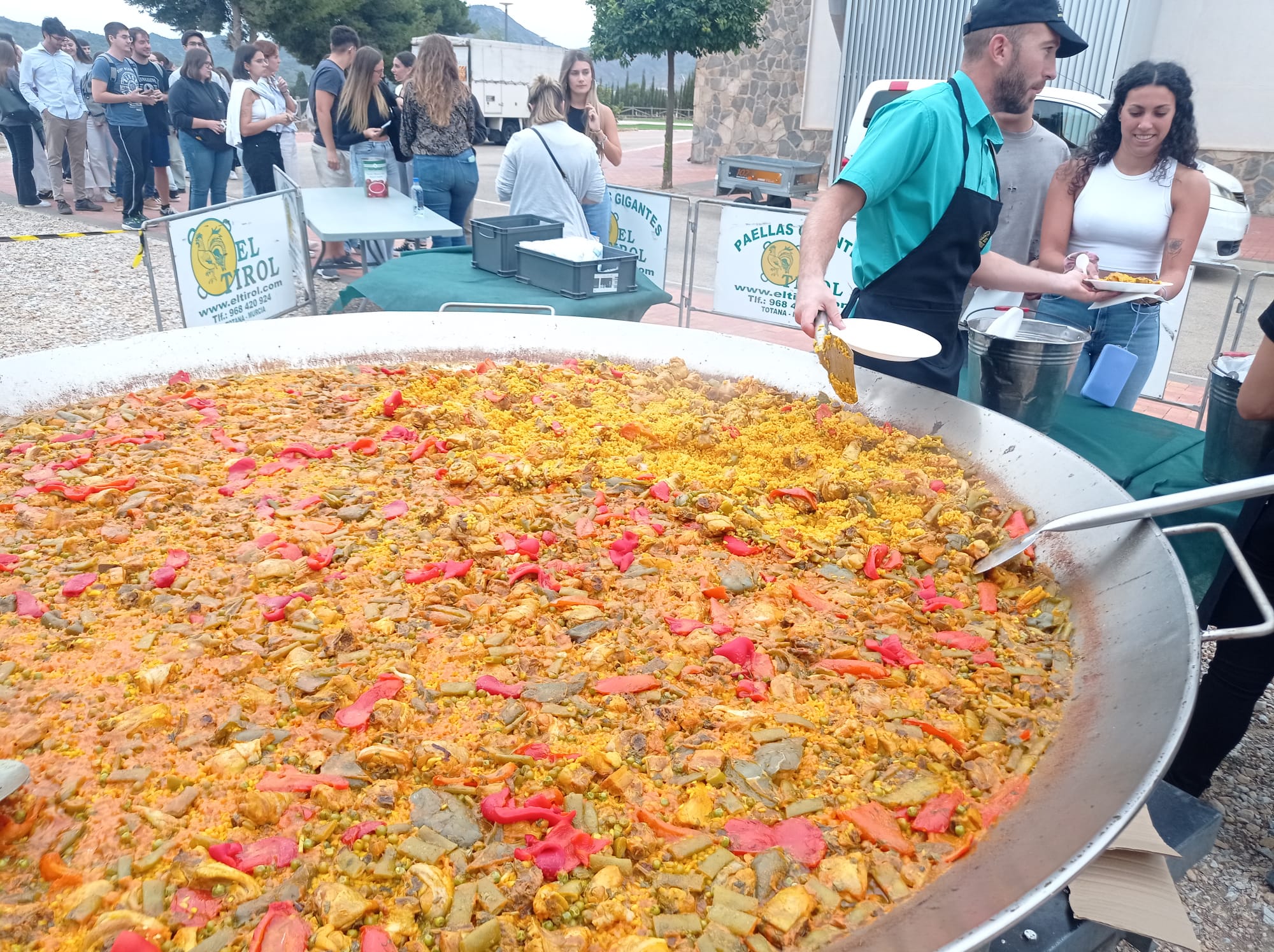 Alumnos disfrutan de #UCAMPaella