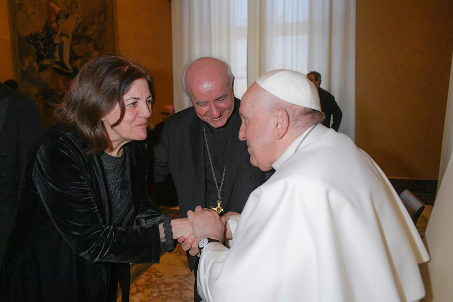 Maria Dolores García con el Papa Francisco