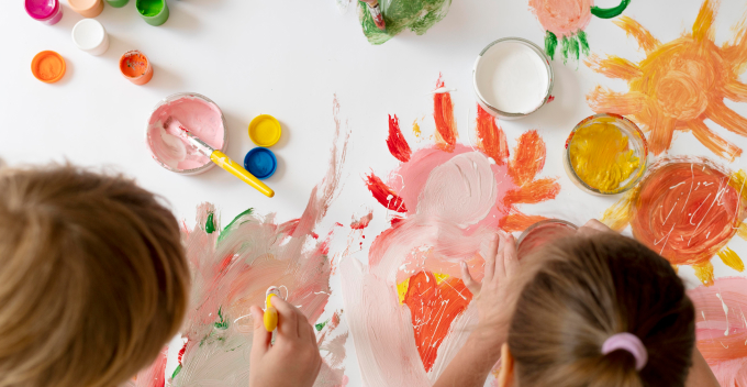 Salto de longitud en pista de atletismo