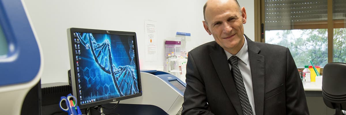 D. Juan Carlos Izpisua en los laboratorios de la UCAM