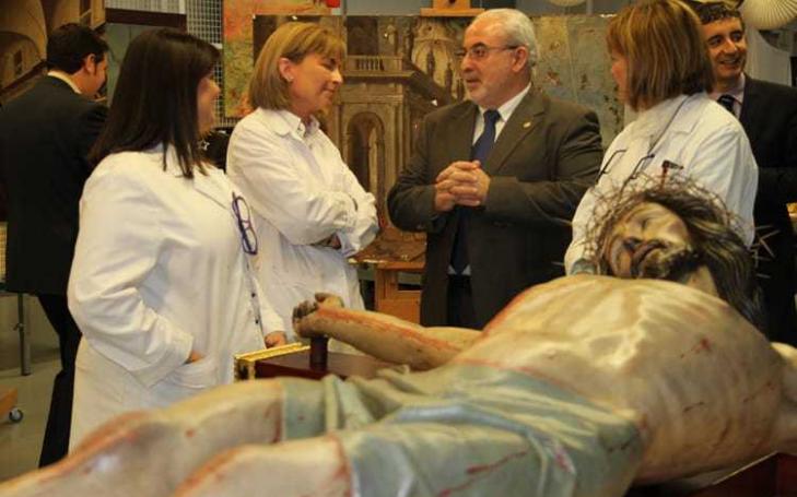 El Cristo de la Salud ya luce tras la restauración financiada por la UCAM
