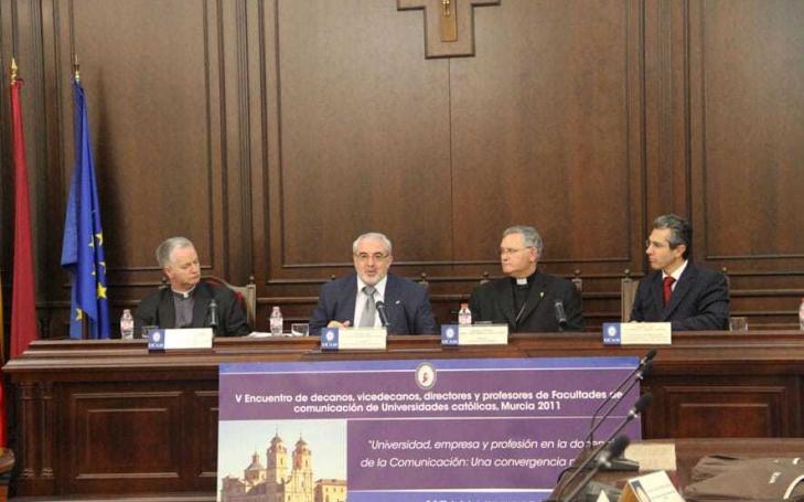 Universidad, empresa y profesión en la docencia de la Comunicación