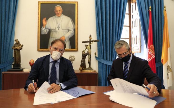 El Vicerrector de internacional el director de Internacionalización de la Universidad Latinoamericana, Enrique Cortés de Abajo,