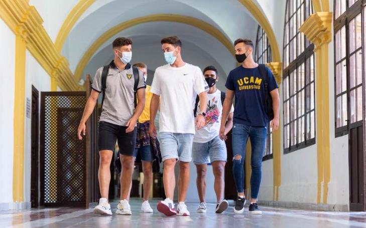 Los alumnos de la UCAM celebran este año la bienvenida Universitaria on line