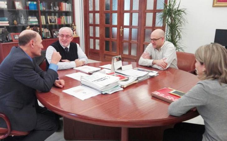 Momento de la reunión en la que se decidió poner en marcha la investigación (Foto de archivo)