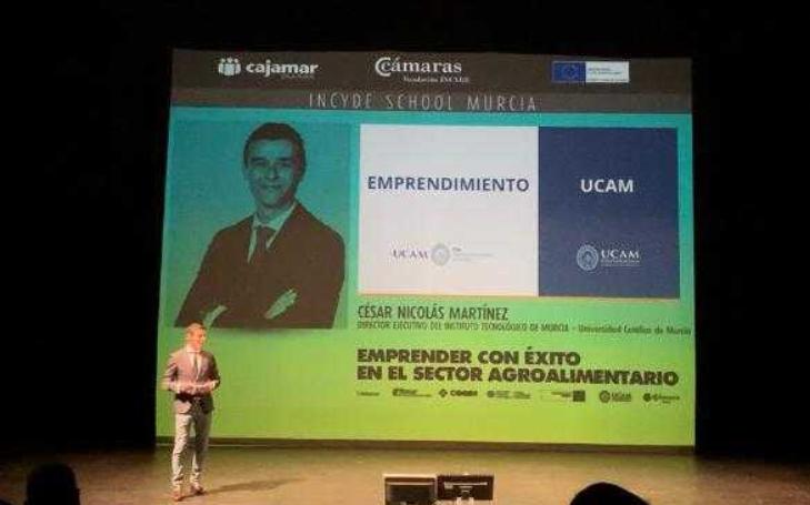 César Nicolás durante la presentación