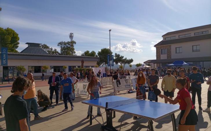 Gisela Pulido jugando con Carmen Lozano del UCAM Cartagena Tenis de Mesa