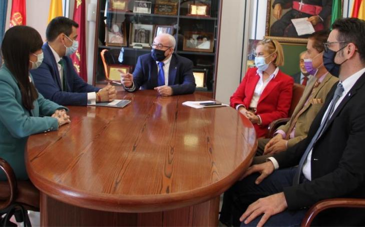 Instante de la reunión UCAM-Consejería de Fomento en el Campus de Los Jerónimos.