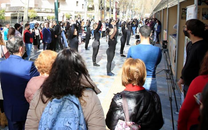 Interpretación de &#039;Presencia&#039;, a cargo de bailarinas del Grado en danza de la UCAM.