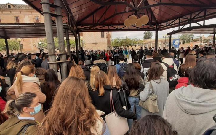 Asistentes al acto en el Campus de los Jerónimos.