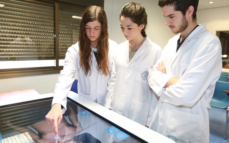 La UCAM ofrece a sus alumnos el equipamiento más avanzado y emplea para sus prácticas diversas herramientas de alta gama en simulación clínica.