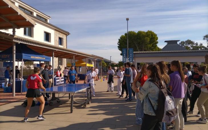 Jugadoras del UCAM Cartagena Tenis de Mesa, laureado internacionalmente, volverán a jugar con los alumnos 