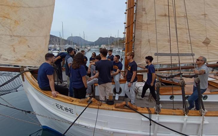 Alumnos de CAFD asisten a clase en el Else
