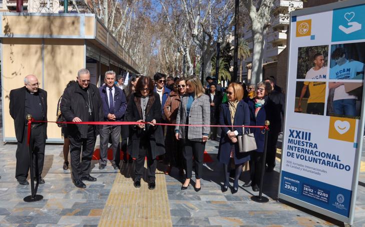 María Dolores García, presidenta de la UCAM, ha inaugurado las XXIII Muestra Internacional de Voluntariado acompañada por José Manuel Lorca Planes, obispo de la Diócesis de Cartagena y Concepción Ruiz, consejera de Política Social, Familias e Igualdad de la CARM.