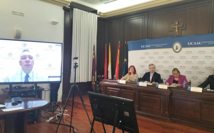 Instante de la inauguración del acto en la Sala Capitular del Campus de Murcia.