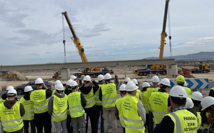 La formación práctica y el contacto directo con la profesión son clave para los futuros profesionales