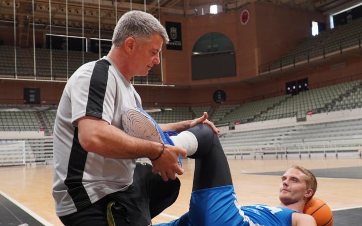 Rogelio Diz, egresado de la Católica, es fisioterapeuta y coordinador de los Servicios Médicos del UCAM CB.
