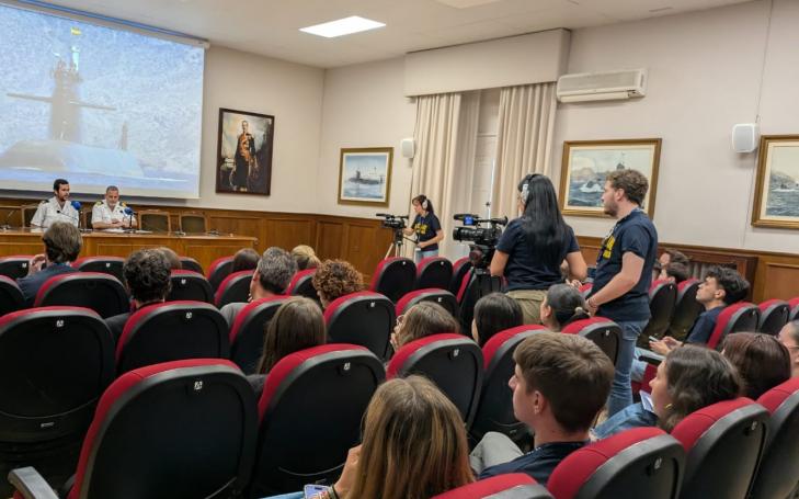 Simulacro, Comunicación, Arsenal