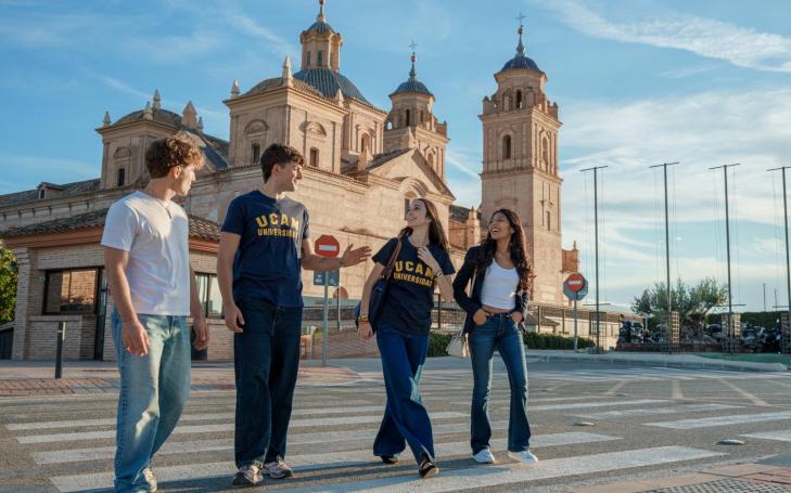Principal: 6000 alumnos internacionales de 135 países se forman este curso en la Universidad Católica.