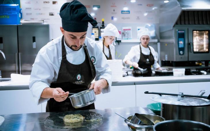 Estudiantes del Grado en Gastronomía de la UCAM en la GastroLab.