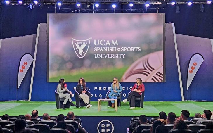 Mesa redonda durante el SCS Football Lab