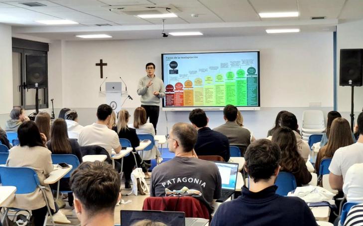 Ponencia en un aula del Campus durante la IV Jornada de ADNEFE.
