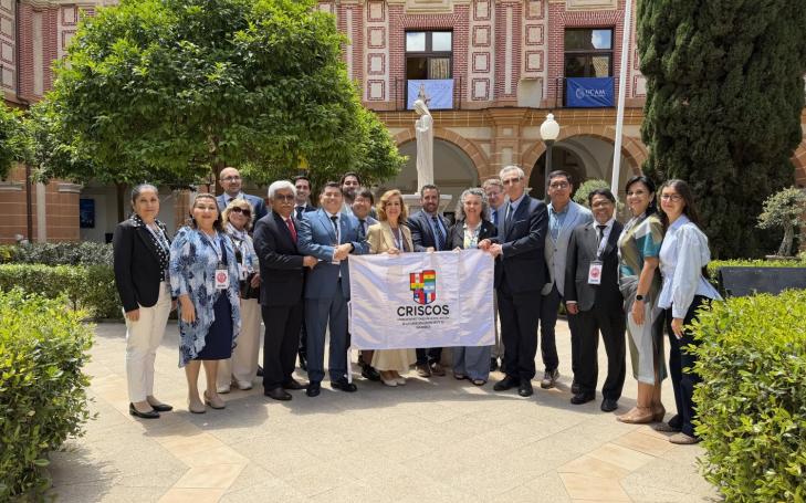 Delegados de CRISCOS junto a representantes de la UCAM