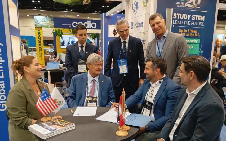 Directivos de la UCAM y de la Universidad San Ignacio de Loyola de Perú, esta semana en Orlando.