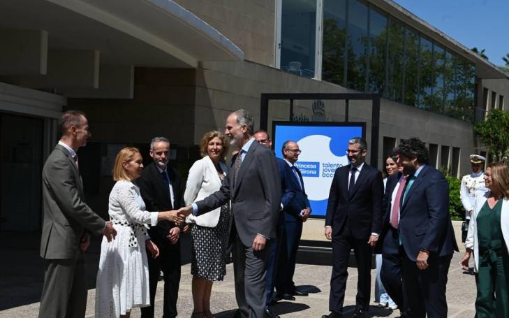 La rectora de la UCAM ha saludado a Su Majestad el Rey, Don Felipe VI, con motivo de la celebración del ‘Princesa de Girona CongressFest’