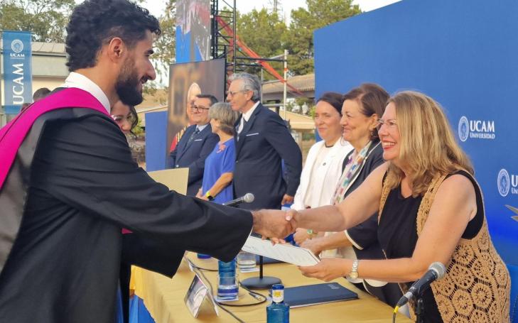 Graduación, Internacional, Promoción