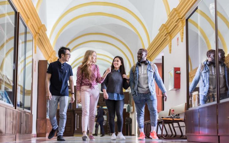 Estudiantes internacionales en el Campus.