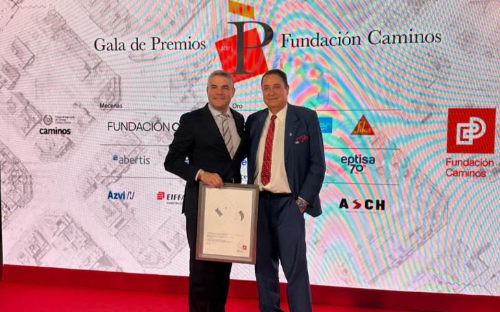 Jesús López Brea, estudiante del Máster Universitario en Ingeniería de Caminos, Canales y Puertos de la UCAM con Pedro de los Santo Jiménez, decano del Grado en Ingeniería Civil
