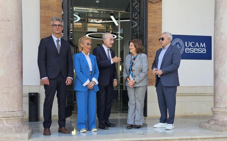 José Luís Córdoba, director general de UCAM ESESA; Josefina García, rectora de la UCAM; Francisco de la Torre, alcalde de Málaga; María Dolores García, presidenta de la Universidad, y Alejandro Blanco, presidente del COE.