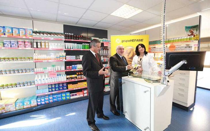 La UCAM y HEFAME inauguran un aula de farmacia única en la Región y referente en España