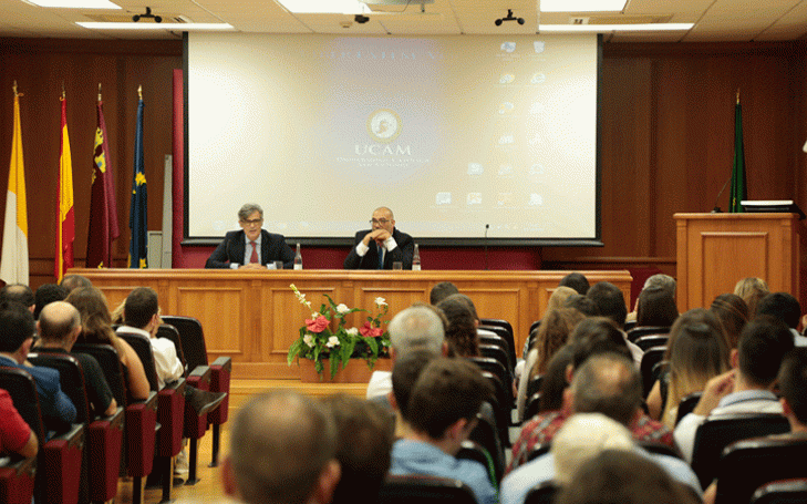 Martínez Moya, miembro del Consejo General del Poder Judicial, abre el curso de Derecho de la UCAM