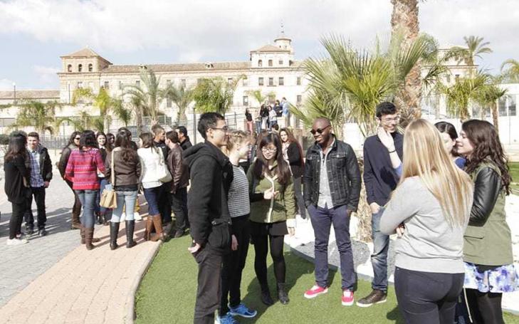 La UCAM da la bienvenida a un nuevo centenar de universitarios internacionales