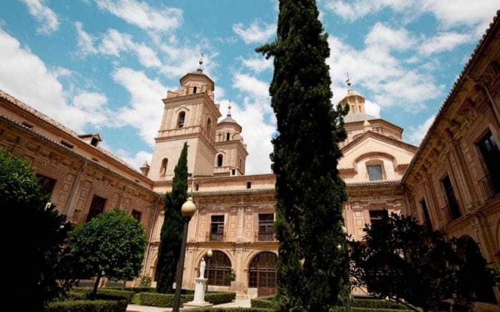 Sanidad garantiza las prácticas de los alumnos en los hospitales públicos