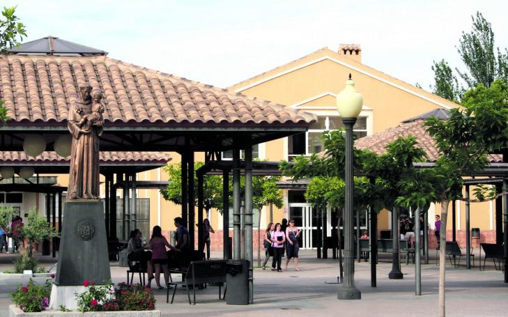 La ANECA da el visto bueno al grado en Farmacia de la UCAM