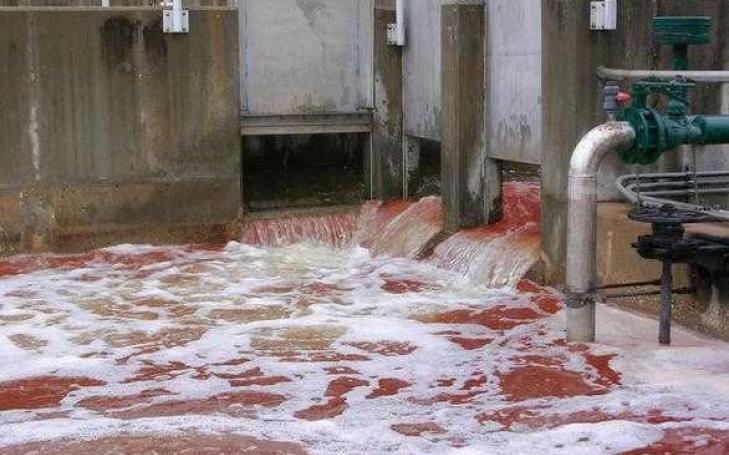 Descubren un nuevo método para eliminar los colorantes de las aguas residuales 