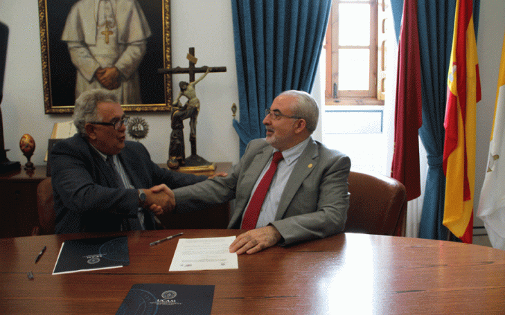 La UCAM firma un convenio con la Asociación de RTV para recopilar la historia de los medios de comunicación de Murcia