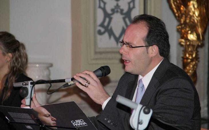 Curro Piñana deleita al público en el Concierto de Navidad de la UCAM