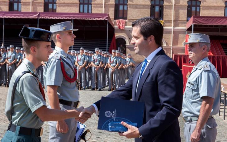La UCAM beca de nuevo a los números uno de las Fuerzas Armadas 