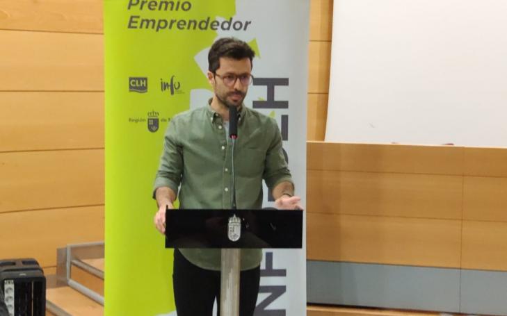 Diego Amores, premio emprendedor del año de la Región, por su proyecto para transformar materia orgánica usando insectos