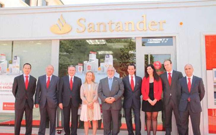 El Campus de la UCAM acoge una sucursal de Banco Santander