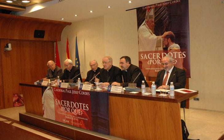 El cardenal Cordes presenta el libro ‘Sacerdotes ¿por qué?’